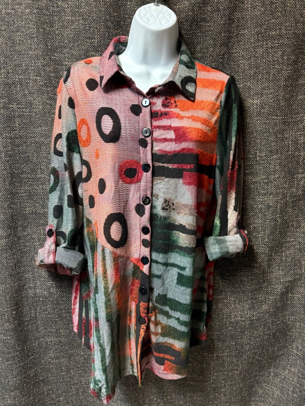 Radzoli Abstract Textured Button Blouse - Picture 10 of 16